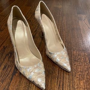 Stuart Weitzman’s women heels